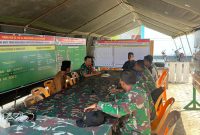 Dansatgas TMMD reguler ke 120 Kabupaten Aceh Barat, Letkol Inf Hendra Mirza saat memberikan briefing, (Foto: Dok. Kodim 0105/Abar).