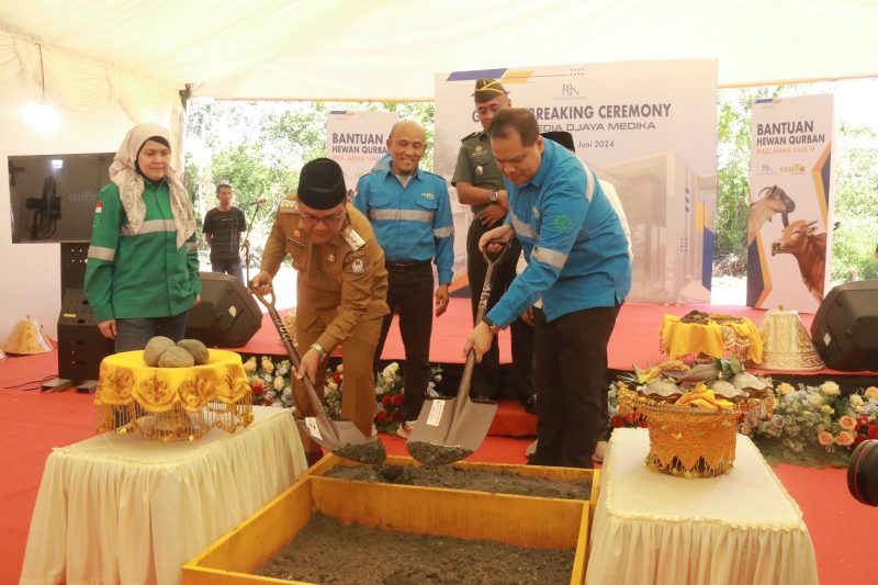 Pj Bupati Aceh Barat, Mahdi Efendi saat Groundbreaking Klinik Media Djaya. (Diskominsa).