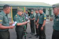Kodim 0105 Aceh Barat cek HP anggota TNI setempat (Ist).