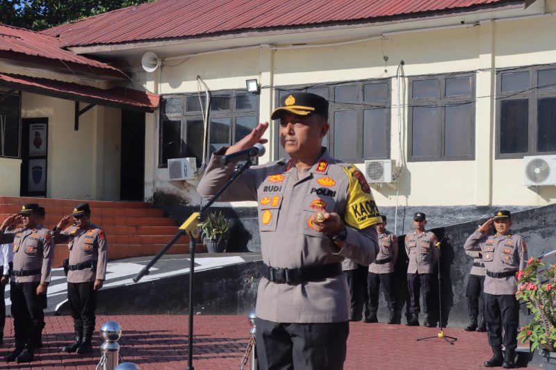 Kapolres Nagan Raya, AKBP Rudi Saeful Hadi, S.i,k., memimpin langsung upacara serah terima jabatan (sertijab) Wakapolres dan Kapolsek Beutong yang berlangsung di halaman Apel Polres Nagan Raya. Foto istimewa 