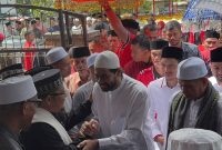 Calon Gubernur Aceh Nomor Urut 2, Muzakir Manaf Yang Akrab disapa (Mualem), Melakukan Kunjungan Silaturahmi Ke Dayah Abu Mahmudi Usman Selaku Pimpinan Pesantren Serambi Aceh. Foto istimewa 