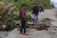 Tim PUPR Aceh Barat Tinjau Jalan Ambruk di Jalur Gunung Canggai, Photo By : PUPR ACeh Barat