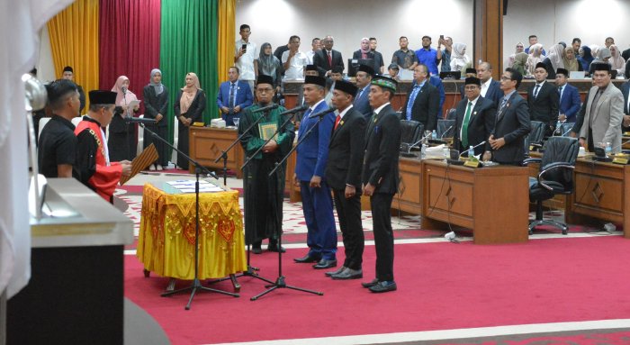 Rapat Paripurna DPRA Tahun 2024  Dengan Agenda Pengambilan Sumpah Pimpinan DPRA Definitif Masa Jabatan 2024-2029 di Gedung Utama DPRA. Jum’at, 25 Oktober 2024. Foto istimewa 