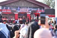 Kampanye akbar pasangan calon Gubernur dan Wakil Gubernur Aceh, Mualem-Dek Fad 02. Foto Istimewa 