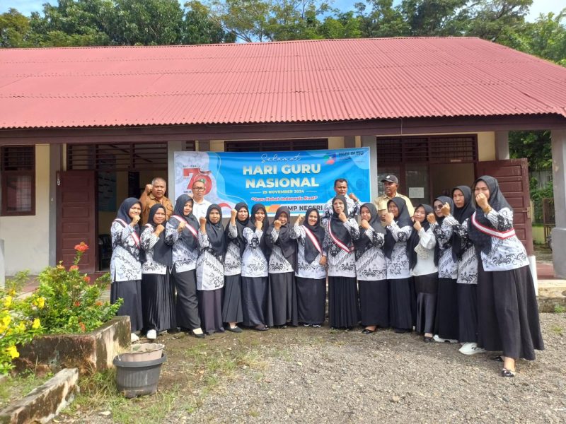 Dewan Guru SMPN 2 Meulaboh Aceh Barat. Foto istimewa 