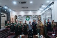 Panglima Komando Daerah Militer Iskandar Muda (Pangdam IM), Walikota Jenderal TNI Niko Fahrizal, M.Tr. (Han), menerima audiensi dari perwakilan Ditjen Gakkum Kementerian Lingkungan Hidup dan Kehutanan. Foto istimewa 