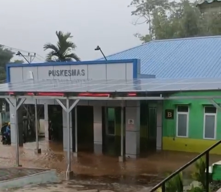 Puskesmas Beutong Ateuh Banggalang di genangi banjir bandang, Foto: tangkapan layar dari vidio kiriman warga