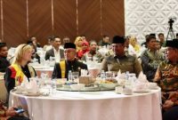 Pejabat Gubernur Aceh, Dr. H. Safrizal ZA., M.Si., bersama Plt. Sekda, Muhammad Diwarsyah, menghadiri acara Pemberian Gelar Kehormatan Wali Nanggroe Aceh Tahun 2024 di Hotel Ayani, Banda Aceh