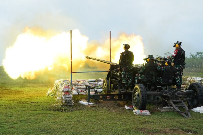 latihan tempur Satuan Batalyon Arhanud (Yon Arhanud) 5/Cigra Satria Buana Yudha (CSBY) menembak senjata berat pemusnah pesawat.foto ist 