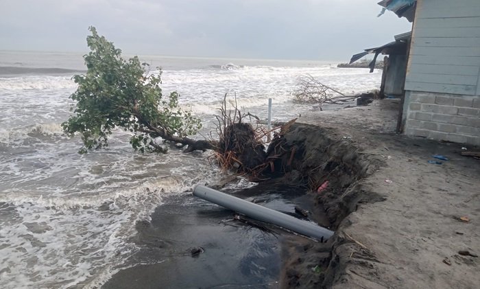  Desa Meunasah Baro, Kecamatan Muara Batu, Kabupaten Aceh Utara, Provinsi Aceh, dihantam abrasi pantai akibat pasang air laut. Foto Acehprov 