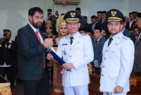 Tarmizi, Sp,. MM Dan Said Fadheil, Sh Resmi di Lantik Oleh Gubernur Aceh Muzakir Manaf. foto dok. Ist